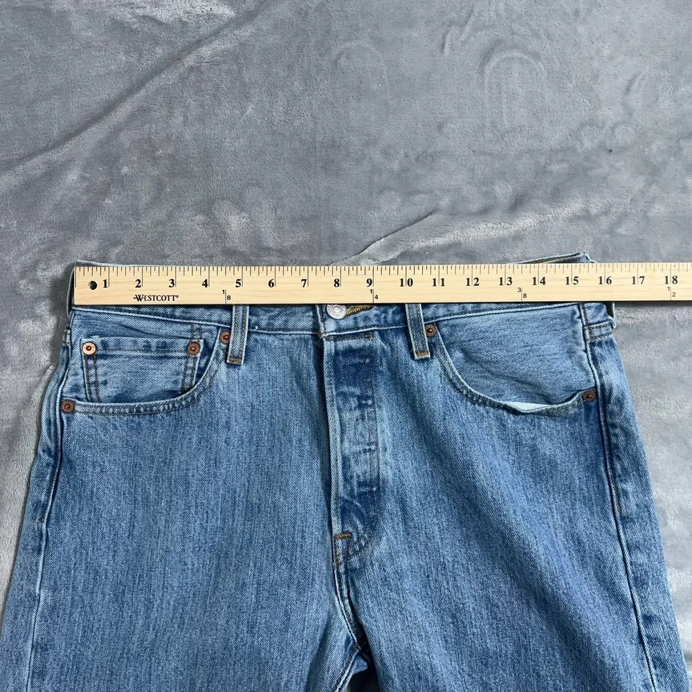 Levis 501 Jeans Mens 32x34 Light Blue Wash Straight Button Fly Original Denim